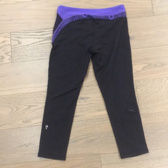 Ivivva (Lululemon) crops 14 - Picture 2 of 4